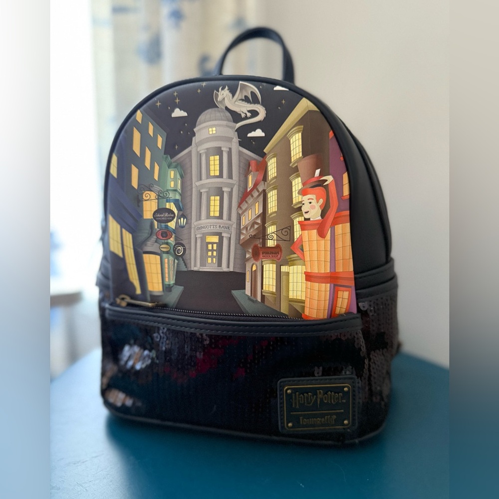 Like new • gently used • Bag Dimensions: 9”W x 10.5”H x 4.5”D